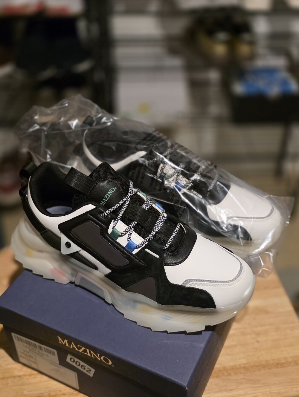 Mazino Men's Black & White Chunky Trainer